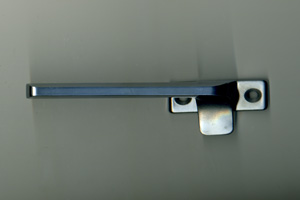 ビル用辷り出し窓ハンドル　A8KH22L