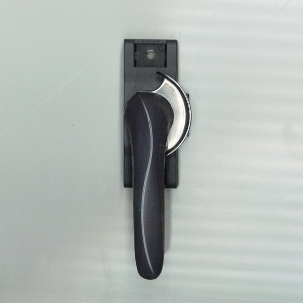 ビル用クレセント　色 : ブラック　取付ビスピッチ : 60mm　CB8111VR